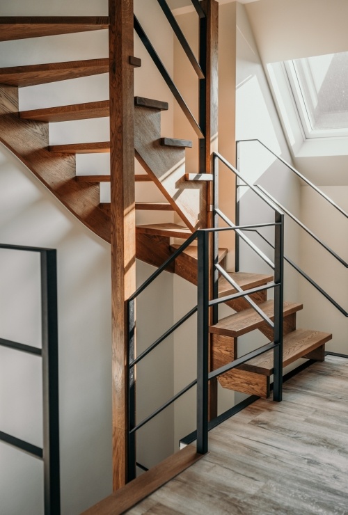 Open eiken trap op keepbomen