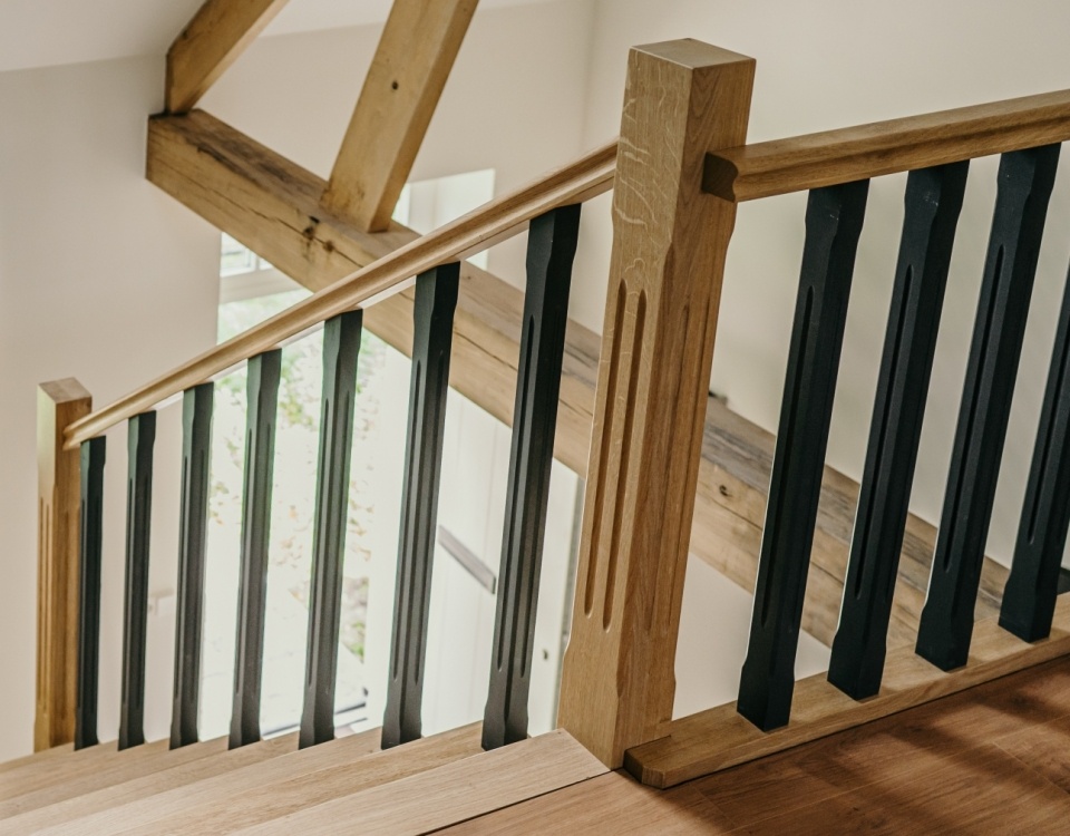 Klassieke trap met balustrade woonboerderij