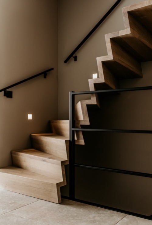 Eiken zelfdragende Z-trap